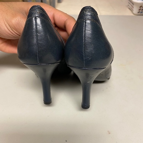 Bandolino Open Toe Heels - Picture 5 of 7